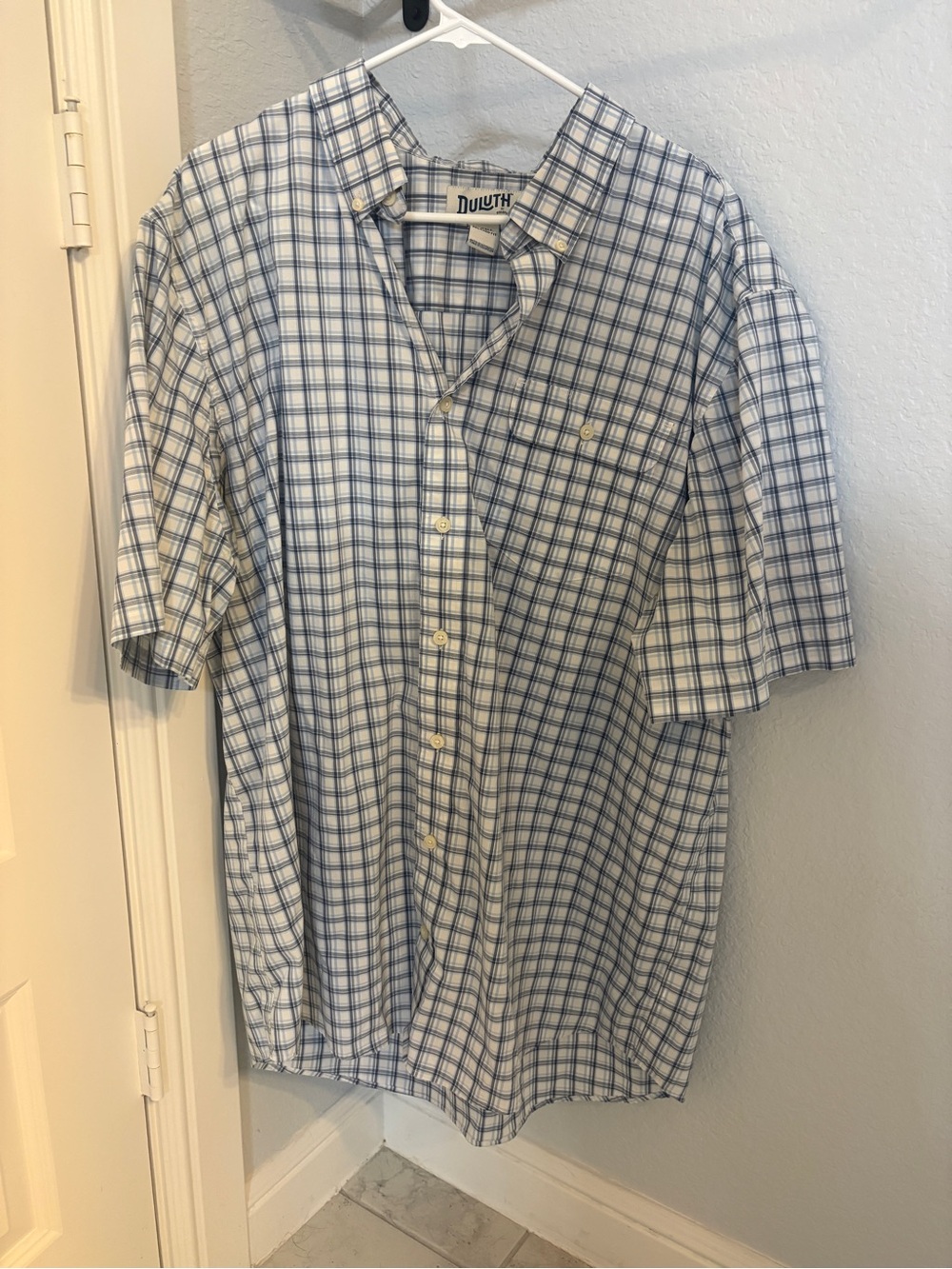 Duluth Trading Co White and Blue Plaid Short-Sleeve Button-Up Shirt